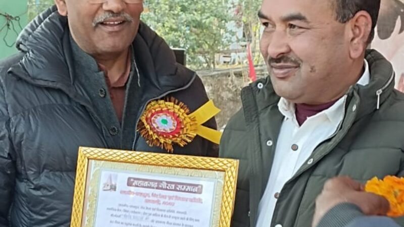 कांग्रेस जिला अध्यक्ष को पूर्व भाजपा मुख्यमंत्री ने किया सम्मानित