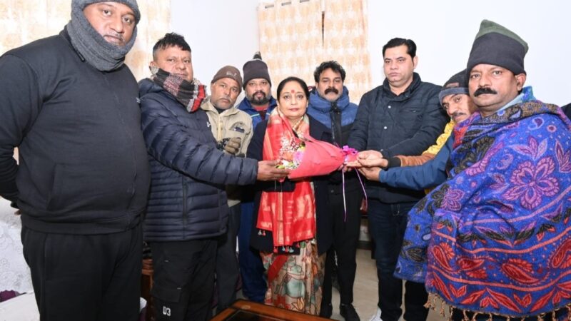 नगर निगम के सफाई कर्मचारियों ने अपनी समस्याओं से विधानसभा अध्यक्ष को कराया अवगत