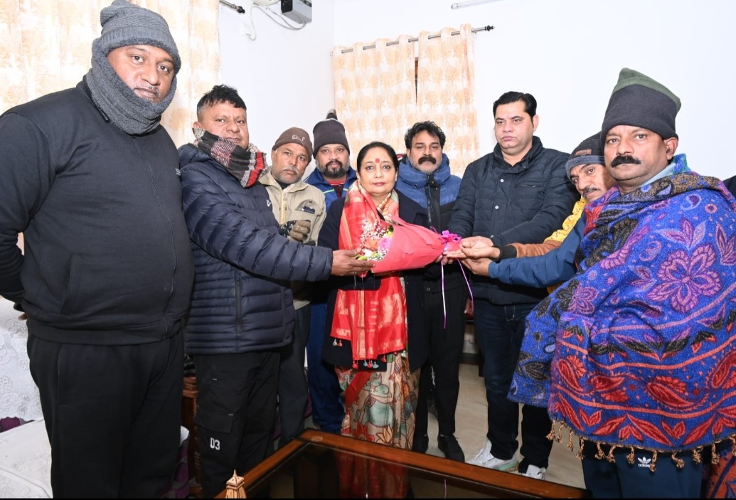 नगर निगम के सफाई कर्मचारियों ने अपनी समस्याओं से विधानसभा अध्यक्ष को कराया अवगत
