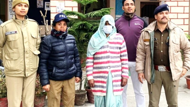 वरिष्ठ पुलिस अधीक्षक पौड़ी के कड़े निर्देशों का दिखा असर, बरेली की शातिर नशा सप्लायर चाची चढ़ी पौड़ी पुलिस के हत्थे