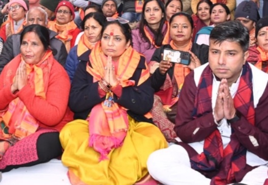 श्री राम प्राण प्रतिष्ठा का लाइव प्रसारण देखते हुए विधानसभा अध्यक्ष हनुमान मंदिर झंडा चौक