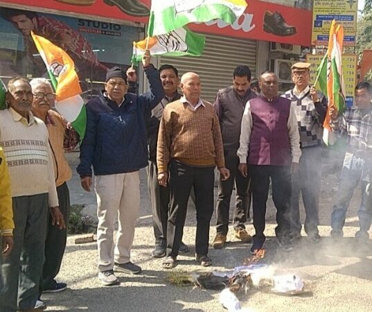 कांग्रेस ने रूद्रपुर की घटना को लेकर सरकार का फूंका पुतला