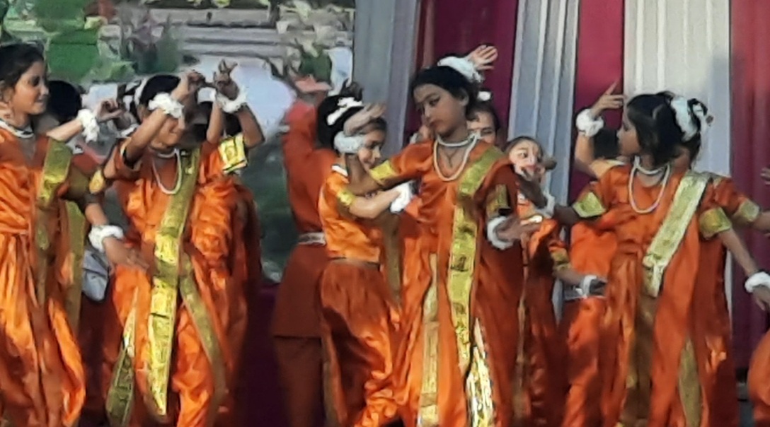 ‘के गवाँ कि होलि स्या बांद कन भलि दिख्यानद… पर जमकर झूमे दर्शक, क्रेडल पब्लिक स्कूल का वार्षिकोत्सव धूमधाम से हुआ संपन्न
