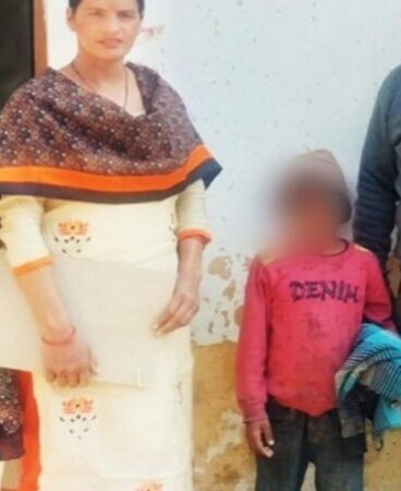 “ऑपरेशन मुक्ति” अभियान के तहत लावारिस घूमने वाले बालक को सकुशल किया बाल कल्याण समिति के सुपुर्द
