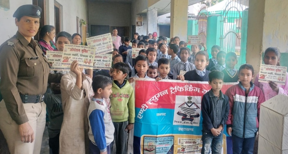 ऑपरेशन मुक्ति अभियान के तहत पौड़ी पुलिस द्वारा स्कूली छात्र-छात्राओं को किया गया जागरूक