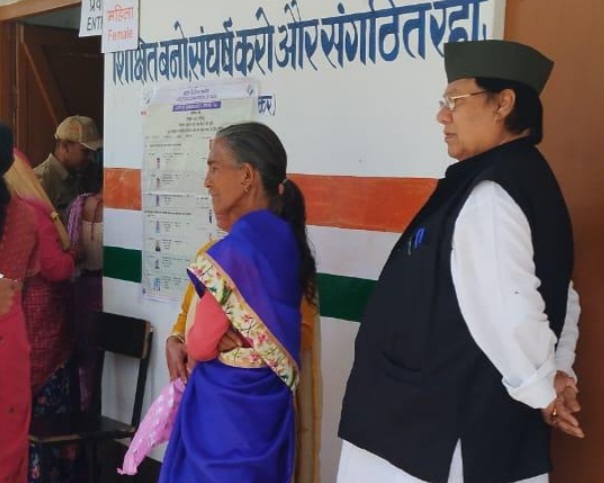 कांग्रेस के वरिष्ठ उपाध्यक्ष धीरेंद्र प्रताप ने किया मतदान