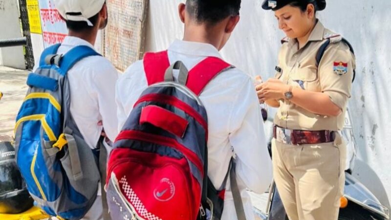 22 नाबालिग वाहन चालकों के वाहन हुये सीज,  25-25 हजार रूपये का लगा जुर्माना