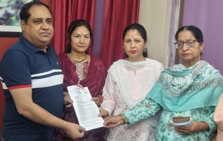 कर्नाटक की घटना पर महिला कांग्रेस ने भेजा राष्ट्रपति को ज्ञापन
