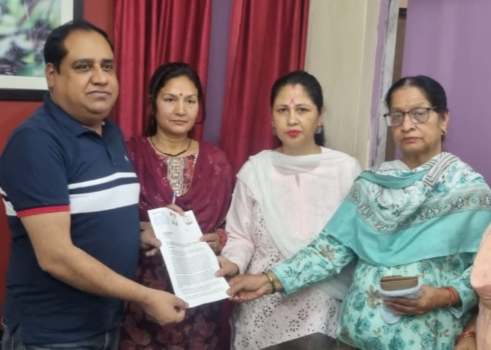 कर्नाटक की घटना पर महिला कांग्रेस ने भेजा राष्ट्रपति को ज्ञापन