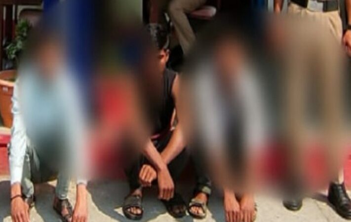 “मिशन मर्यादा” के तहत मन्दिर के पास हुड़दंग मचा रहे 5 व्यक्तियों के कटे चालान