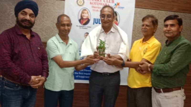 रोटरी क्लब ने मनाया डाॅक्टर्स व सीए डे