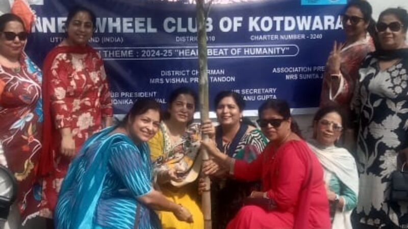 इनरव्हील क्लब कोटद्वार ने रोपे 50 पौधे