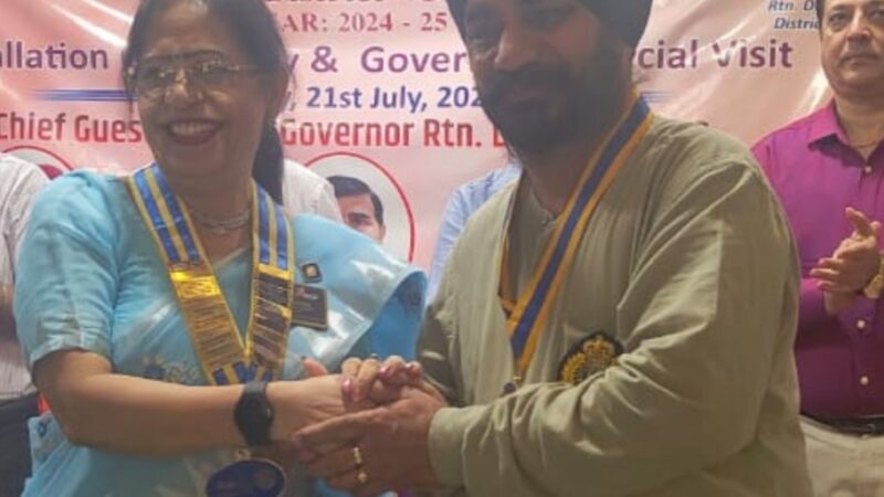 रोटरी क्लब की नई कार्यकारिणी ने ली शपथ