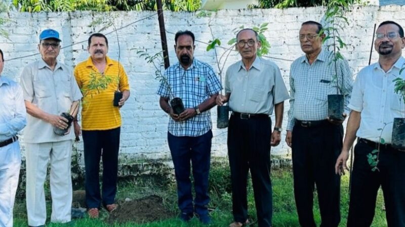 ‘एक पेड़ मां के नाम’ कार्यक्रम के तहत हुआ ज्ञान भारती में पौधारोपण