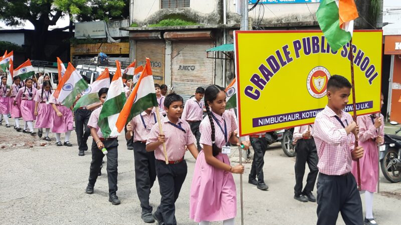 स्कूली छात्रों के साथ भाजपा ने निकाली भव्य तिरंगा यात्रा, देशभक्ति का उमड़ा जन सैलाब