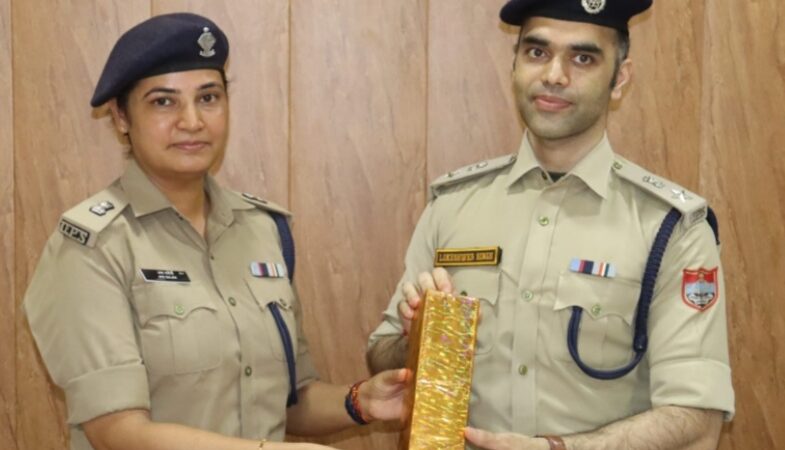 वेल डन टीम, पौड़ी कप्तान ने की नीलकंठ मेले में लगे पुलिस बल की हौसला अफजाई