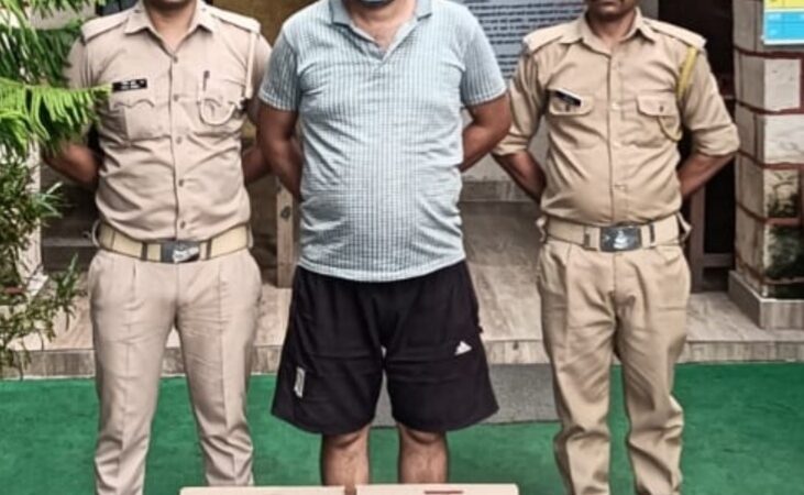 6 पेटी अवैध अंग्रेजी शराब के साथ एक नशा तस्कर गिरफ्तार