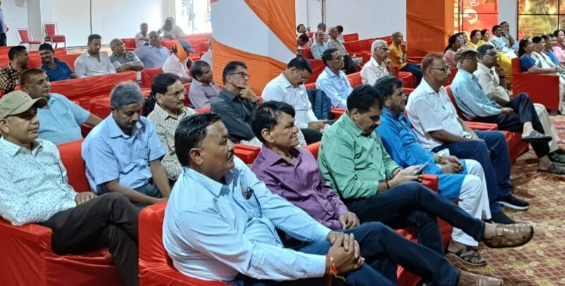 जिला कांग्रेस ने शिक्षकों को किया सम्मानित
