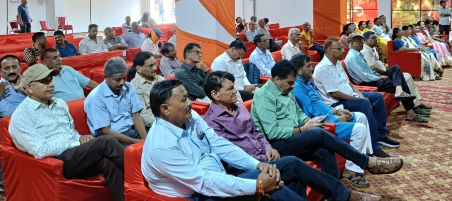 जिला कांग्रेस ने शिक्षकों को किया सम्मानित