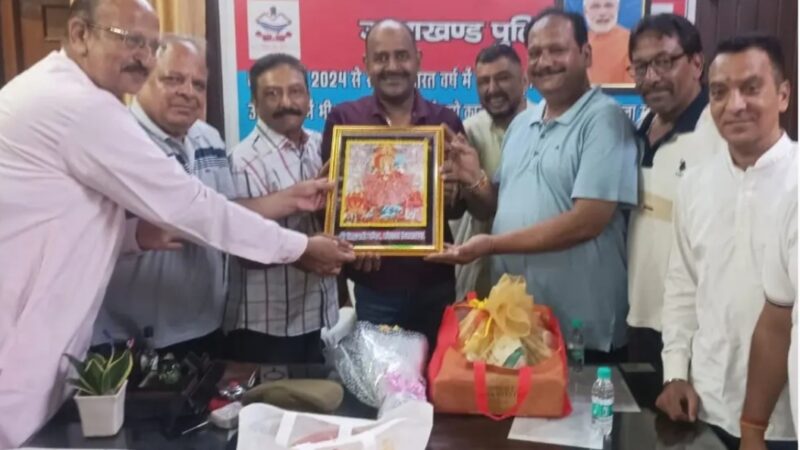 निवर्तमान प्रभारी मणिभूषण श्रीवास्तव को दी विदाई