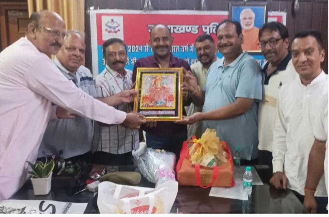 निवर्तमान प्रभारी मणिभूषण श्रीवास्तव को दी विदाई