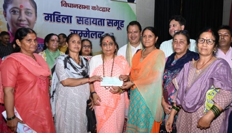 विधानसभा अध्यक्ष ने स्वयं सहायता समूह सम्मेलन में किए आर्थिक सहायता के चेक वितरित
