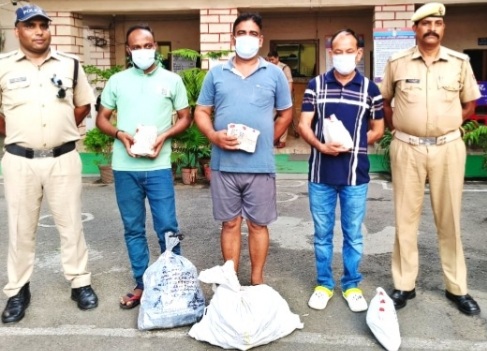 4 पेटी अवैध अंग्रेजी शराब के साथ 3 नशा तस्कर गिरफ्तार