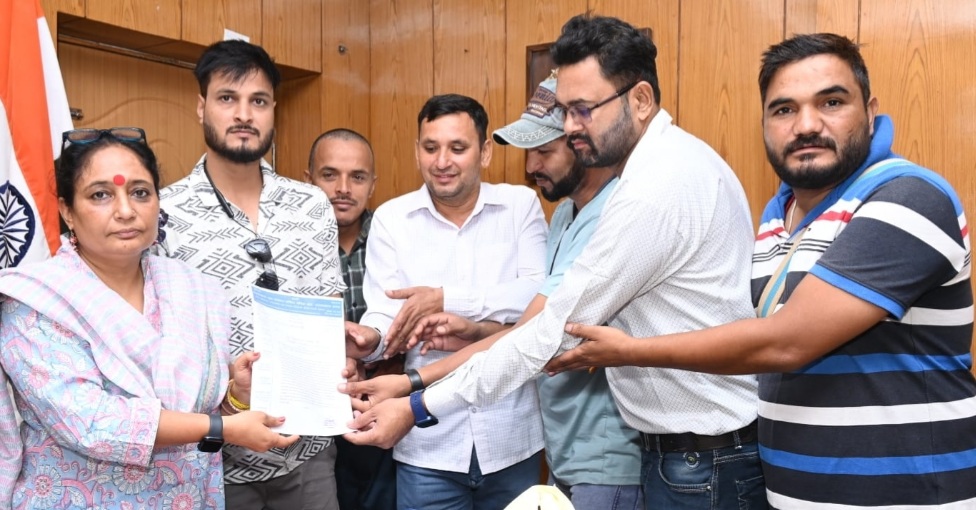 उत्तराखंड जल संस्थान संविदा श्रमिक संघ के पदाधिकारियाें ने की उत्तराखंड विधानसभा अध्यक्ष से भेंट