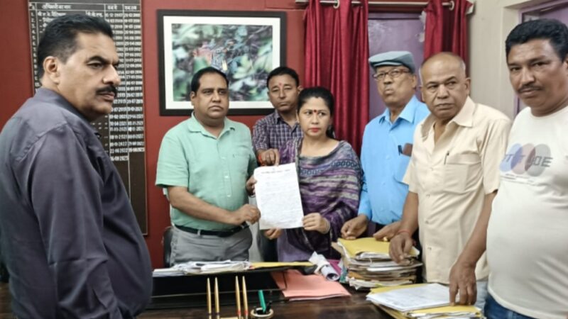 NH निर्माण से प्रभावित जनता के विस्थापन एवं मुआवजा भुगतान को लेकर जिला कांग्रेस ने भेजा डीएम को ज्ञापन