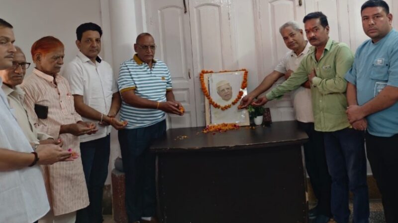 महानगर कांग्रेस ने नारायण दत्त तिवारी को किया याद