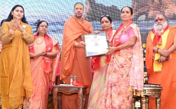 विधानसभा अध्यक्ष ने डांडिया महोत्सव में प्रतिभाग कर शहीदों के परिजनों व समाज सेविकाओं को किया सम्मानित