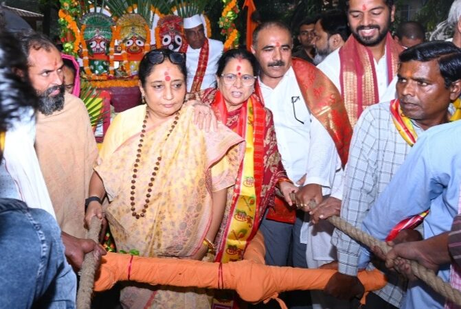 ऋतु खण्डूडी भूषण ने भगवान जगन्नाथ संकीर्तन शोभा यात्रा में किया सहभाग