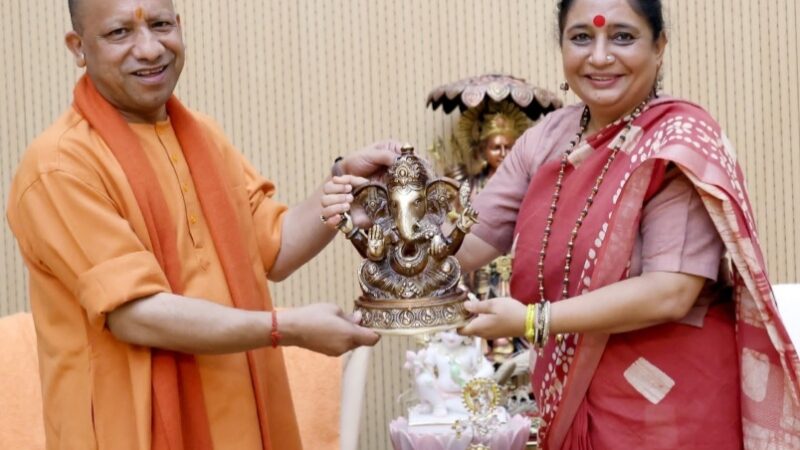 ऋतु खण्डूडी भूषण ने मुख्यमंत्री योगी आदित्यनाथ से लखनऊ में की भेंट, उत्तराखंड के लोकपर्व इगास बग्वाल की दी शुभकामनाएं