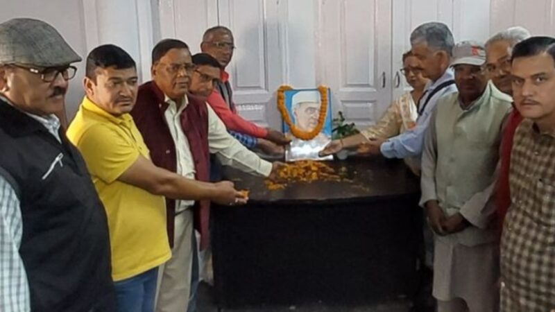 महानगर कांग्रेस कमेटी ने पंडित नेहरू को जयंती पर किया याद