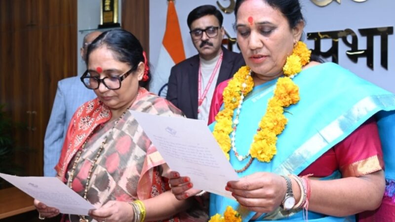 विधानसभा अध्यक्ष ने नवनिर्वाचित विधायक आशा नौटियाल को दिलायी शपथ