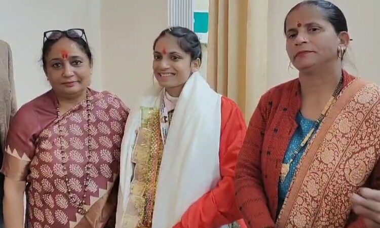 वर्ल्ड पैरा ताइक्वांडो वुमेंस चैंपियनशिप में गोल्ड मेडल जीतने वाली करिश्मा रावत को विधानसभा अध्यक्ष ने दी बधाई