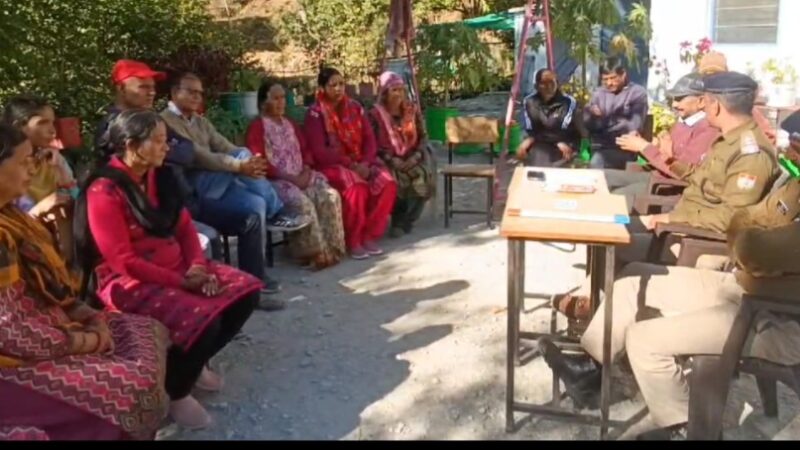 साईबर अपराधों से बचाव, नशे के दुष्प्रभावों व नये कानूनों की जानकारी के लिये पौड़ी पुलिस ने चलाया जागरूकता अभियान