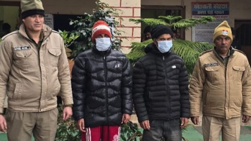 14.55 ग्राम अवैध स्मैक व 15 बोतल अवैध अंग्रेजी शराब के साथ 3 नशा तस्कर गिरफ्तार