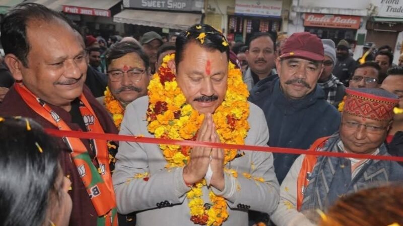 भाजपा के वार्ड नंबर- 11 झंडाचौक, बदरीनाथ मार्ग में पार्षद प्रत्याशी विवेक अग्रवाल के कार्यालय का हुआ उदघाटन