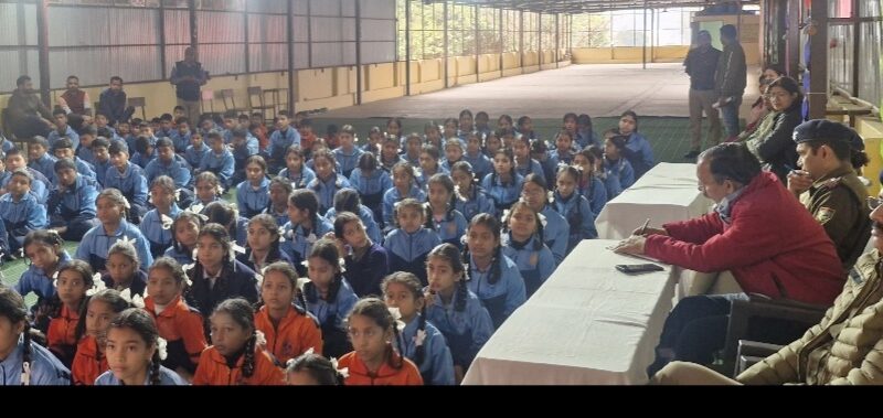 पौड़ी पुलिस ने नशा, साइबर अपराध सुरक्षा व बाल अपराधों के सम्बन्ध में चलाया जागरुकता अभियान