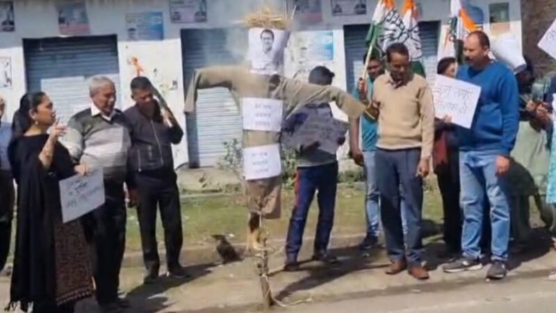 कांग्रेसियों ने झंडीचौड में फूंके भाजपा नेताओं के पुतले
