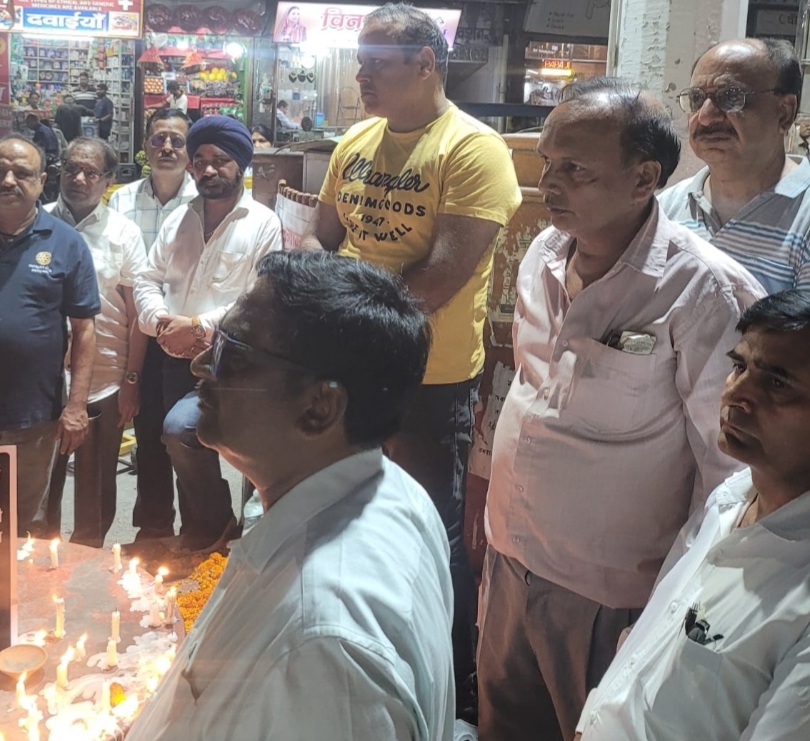 रोटरी क्लब ने कश्मीर के आतंकी हमले के विरोध में निकाला कैण्डल मार्च