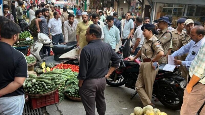 कोटद्वार बाजार में नौकरों का सत्यापन ना कराना 6 दुकानदारों को पड़ा महंगा, पौड़ी पुलिस ने चालानी कार्यवाही कर प्रत्येक पर लगाया 10-10 हजार रूपये का जुर्माना