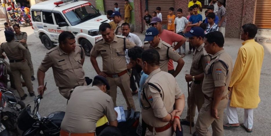 नौकरों/किरायदारों का सत्यापन ना कराने वाले 48 मकान मालिकों पर पौड़ी पुलिस ने कुल 4.8 लाख का लगाया जुर्माना
