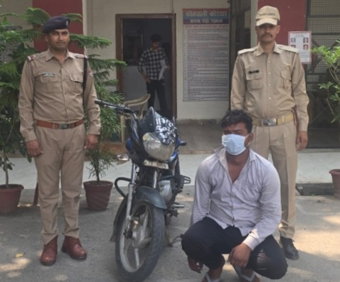 कोटद्वार शहर में चोरी की घटनाओं को अंजाम देने वाले शातिर चोर को पुलिस ने किया गिरफ्तार