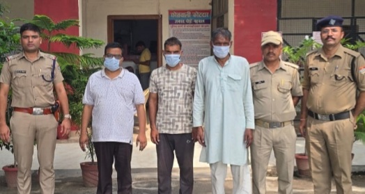 पितृ दोष व दैवीय प्रकोप का भय दिखाकर महिला से 40.75 लाख रुपये ठगने वाले तांत्रिक गैंग के 3 सदस्य गिरफ्तार