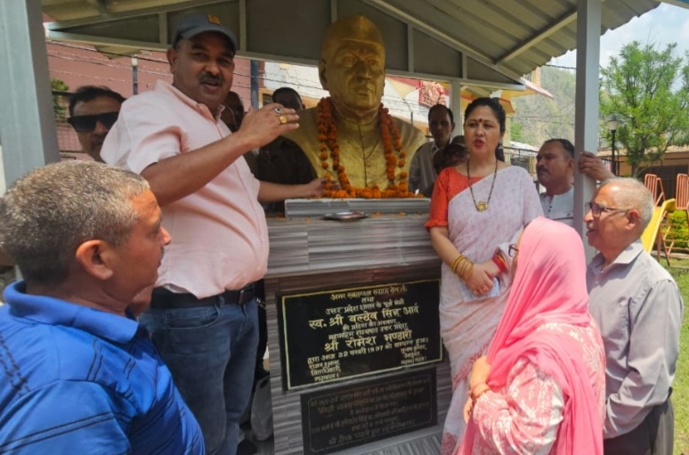 कांग्रेसियों ने स्वतंत्रता संग्राम सेनानी व उप्र के पूर्व वरिष्ठ कैबिनेट मंत्री स्व.बलदेव सिंह आर्य को किया याद