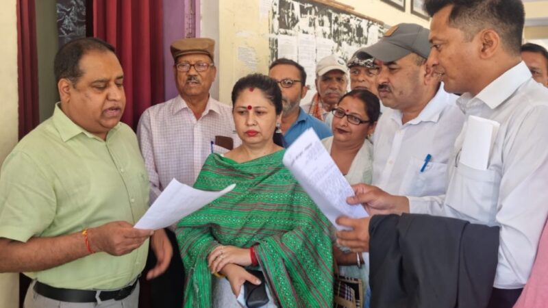 पेयजल पाइप लाइन बिछाए जाने के बाद सड़कों को क्षतिग्रस्त किये जाने के संबंध में कांग्रेस ने भेजा मुख्यमंत्री को ज्ञापन