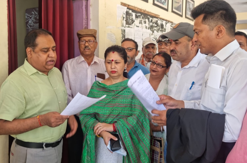 पेयजल पाइप लाइन बिछाए जाने के बाद सड़कों को क्षतिग्रस्त किये जाने के संबंध में कांग्रेस ने भेजा मुख्यमंत्री को ज्ञापन