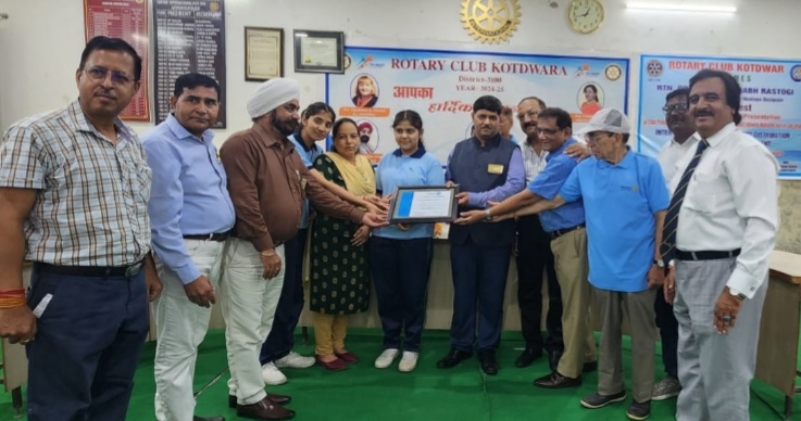 रोटरी क्लब ने मेधावी छात्र सम्मान, प्रेरक वार्ता व क्विज प्रतियोगिताओं का किया आयोजन